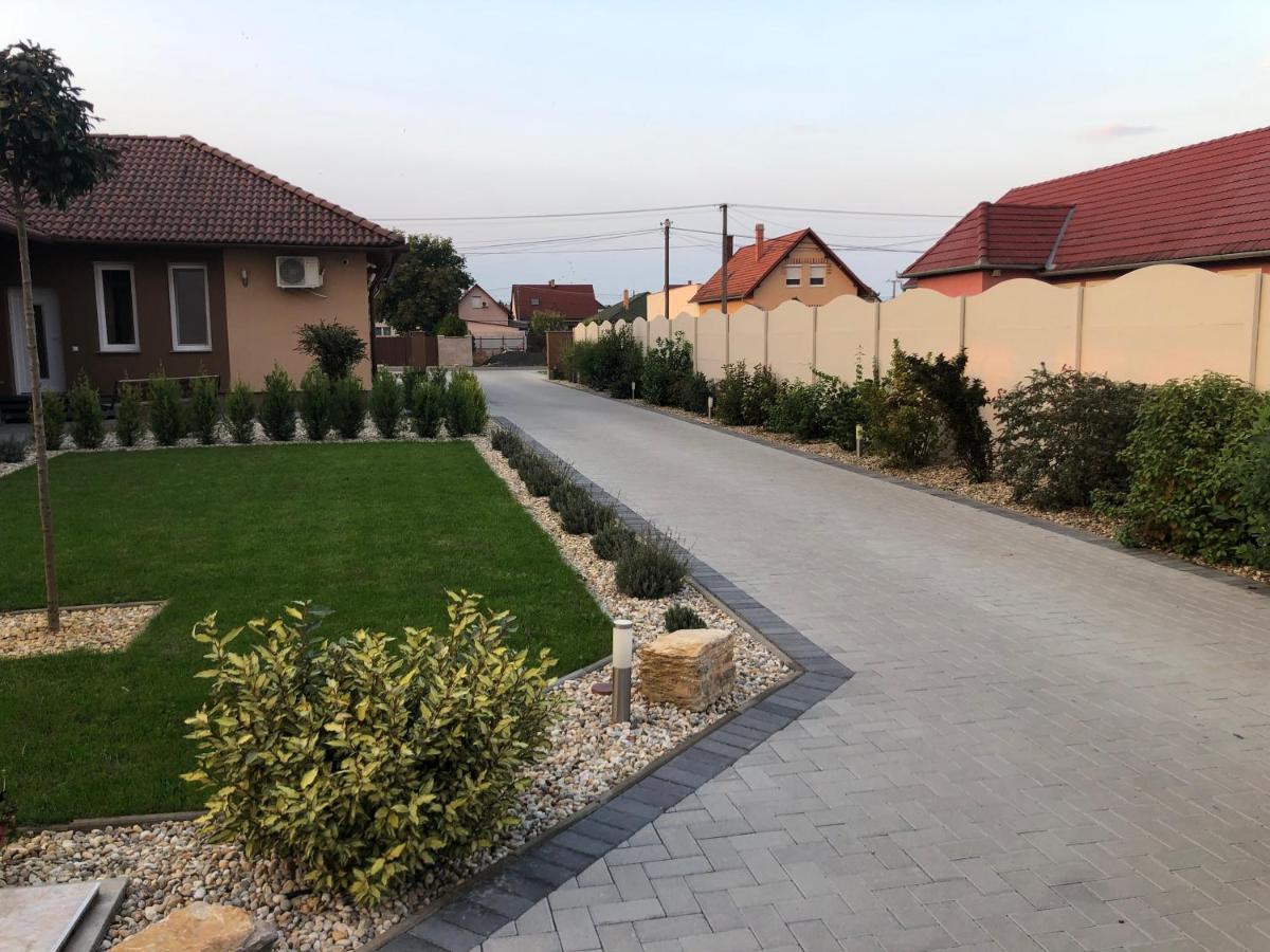 Rajczi Apartman Mohács Buitenkant foto